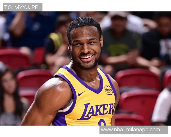 布朗尼坦言上场机会有限期待通过努力防守赢得更多信任与时间